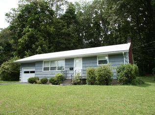 28 E Kinney Ave, Mount Pocono, PA 18344