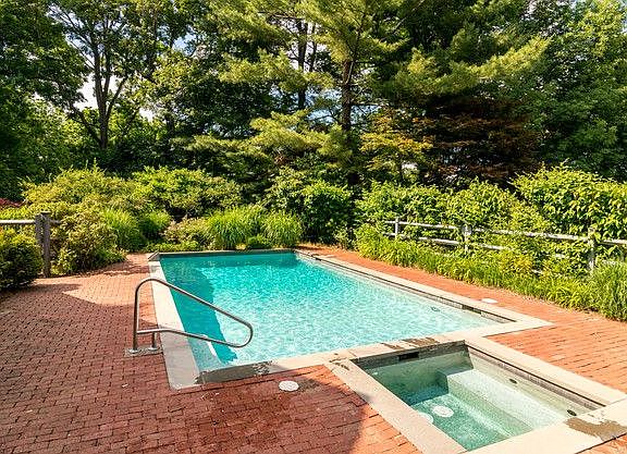 Rogers pool with landscaping.jpg