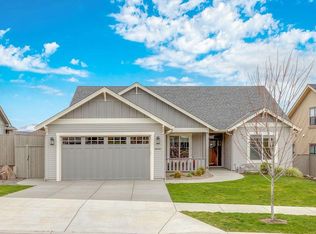 4040 Crystal Springs Dr, Medford, OR 97504