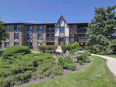 527 Cumnor Rd APT 208, Westmont, IL, 60559
