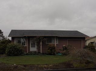 2101 Country Club Ct, Woodburn, OR 97071