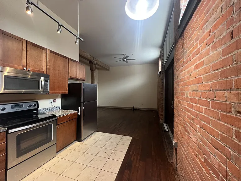 427 Pershing Ave — Photo 6