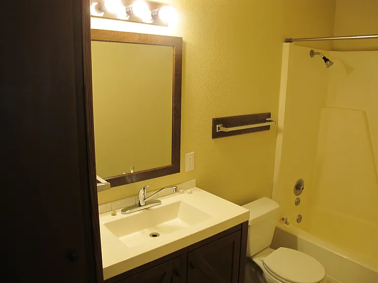 1901 S Pine St #B — Photo 11