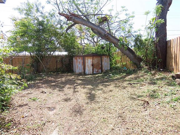 3rd image of 1107 Goshen Rd