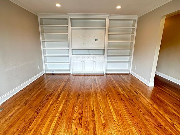 2nd image of 32 Washington Ave N Floor 1