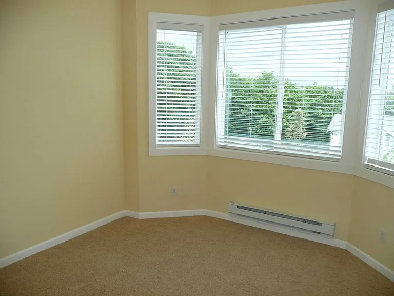 Oasis Apartments — Photo 35