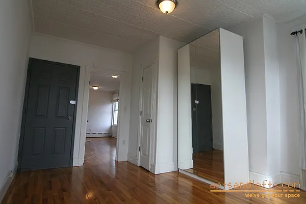 Rented by aptsandlofts.com | media 25