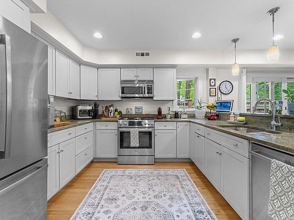 5th image of 57 School St #4