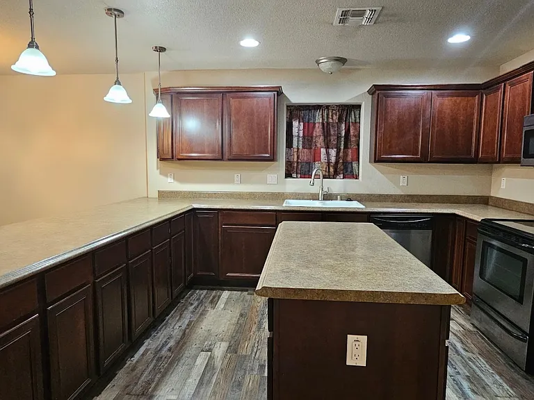 1376 Riverfront Dr — Photo 12