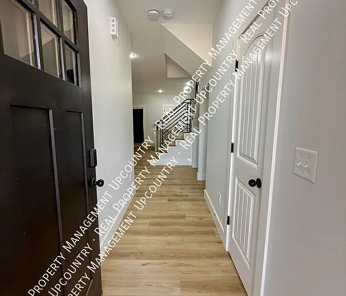 693 Neighborhood Rd — Photo 2
