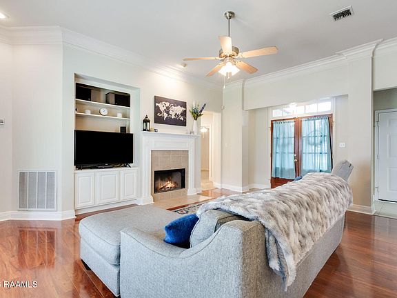 4th image of 415 Crest Cir