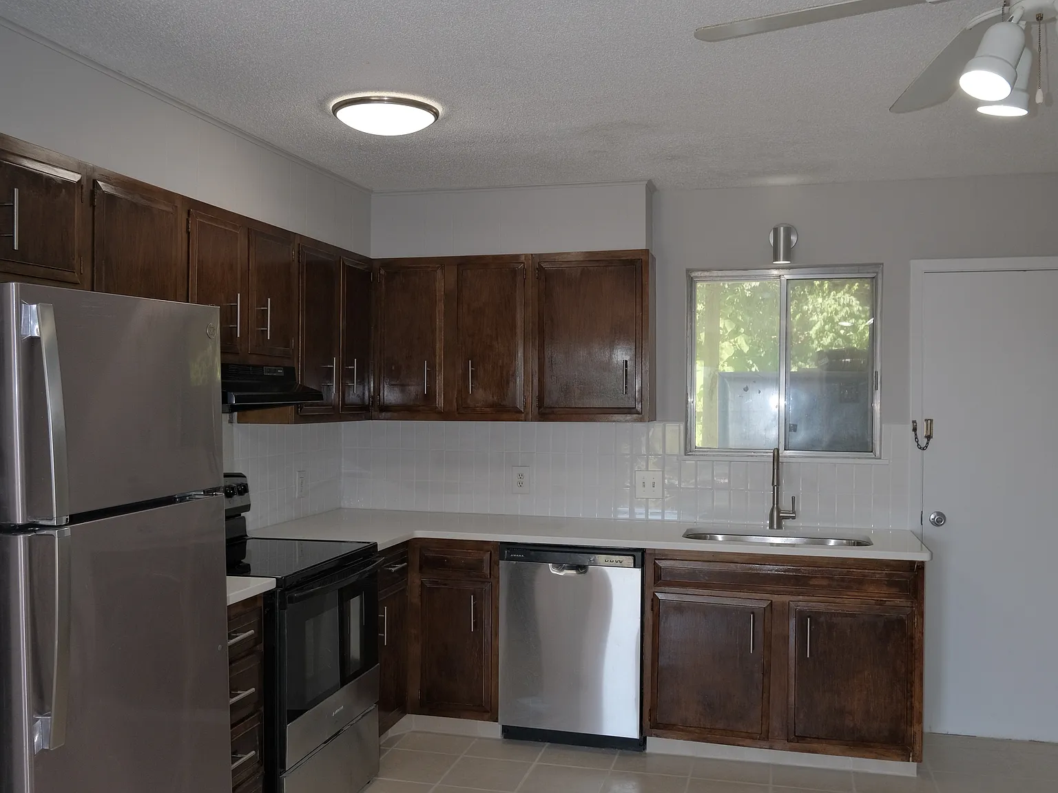 2 bed, 900 sqft, $1,250 — Photo 2