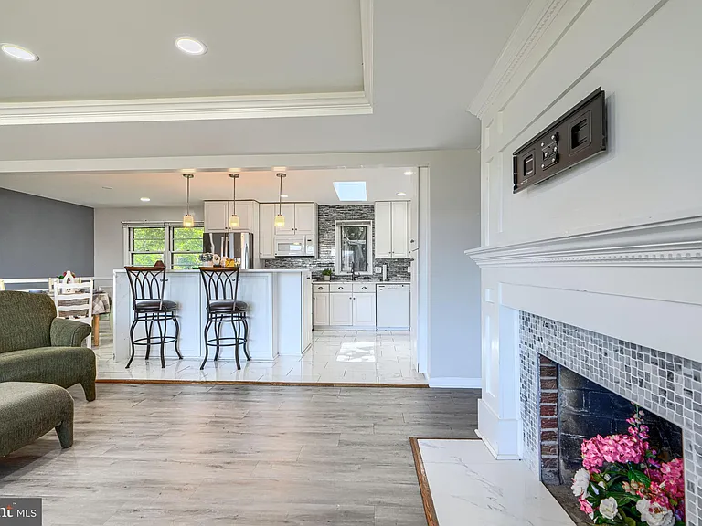 520 White Oak Dr — Photo 7
