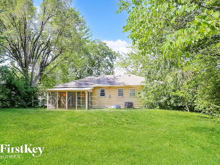 1043 E Lexington Ave — Photo 15