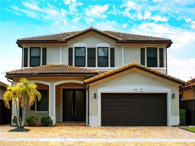 4 bed, 2.5 bath, 2380 sqft, $5,600 — Photo 1