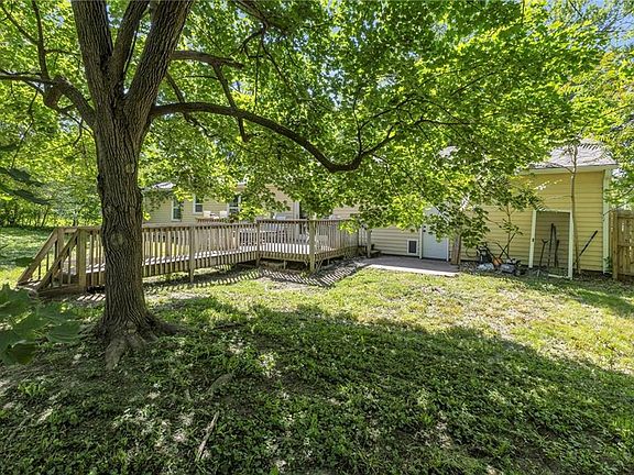 3rd image of 10401 Crystal Ave