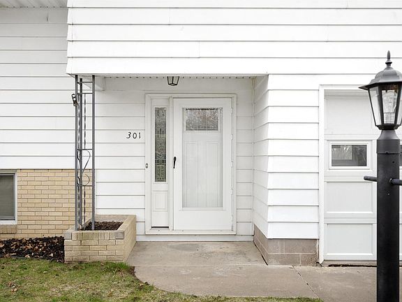 2nd image of 301 Oakwood Pl