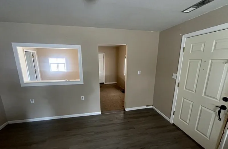 2 bed, 724 sqft, $1,300 — Photo 3