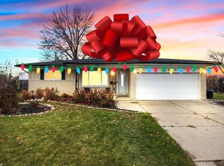 36589 Thomas Dr, Sterling Heights, MI 48312