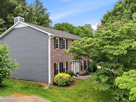 2nd image of 10916 Twin Harbour Dr