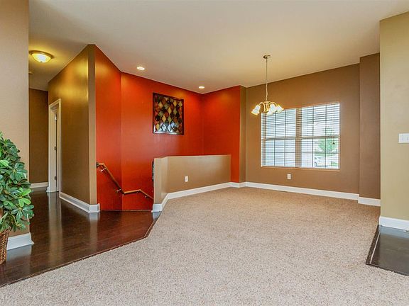3rd image of 5427 Hedgewood Cir