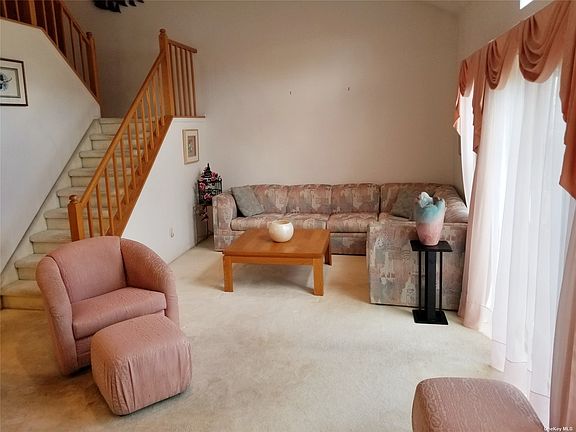 4th image of 9 Maple Wing Dr #9