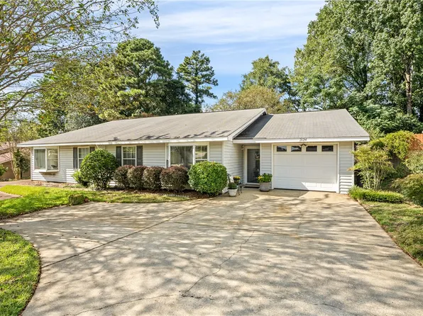 2124 Hamilton Pl N, Opelika, AL 36801