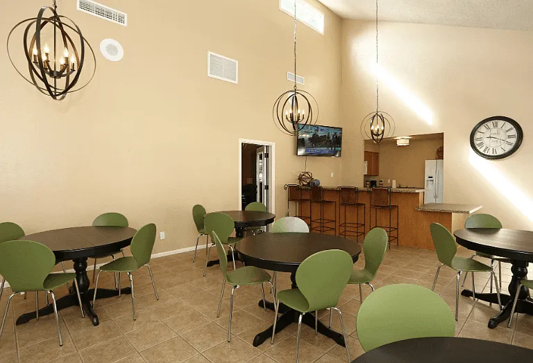 The Summit Apartments — Photo 22