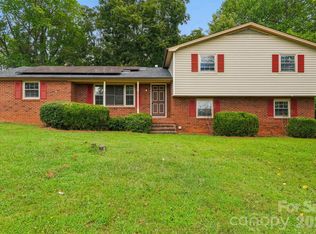 4036 Elizabeth St, Hickory, NC 28601