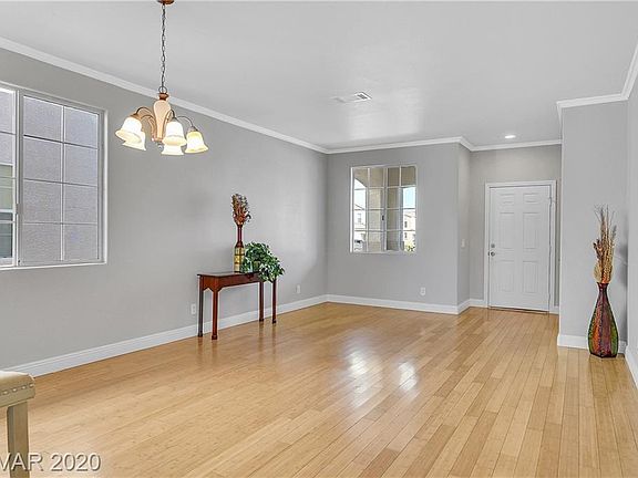3rd image of 10471 Meadow Village St