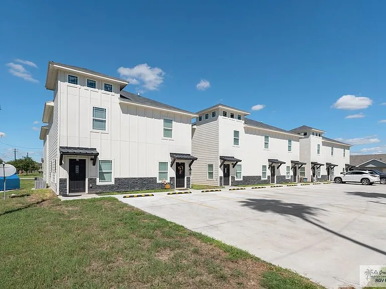 405 Lion'S Villa Ave #14 — Photo 15