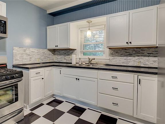 4th image of 73 Boyden St