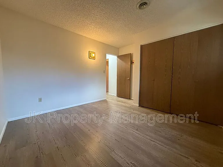 401 50th St S #14 — Photo 24
