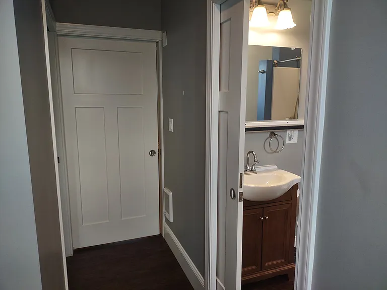 2529 Broadway Ave — Photo 15