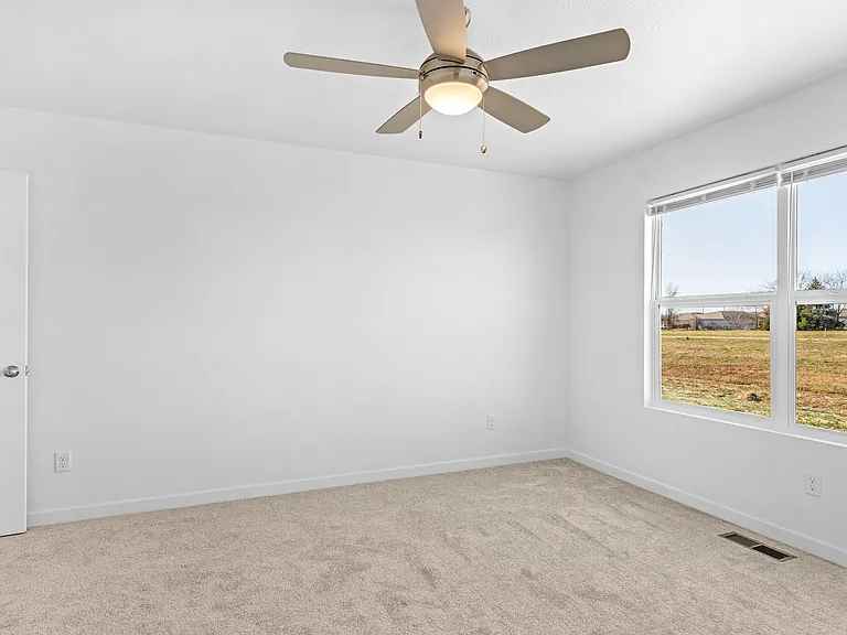 810 Lambert Cir — Photo 25