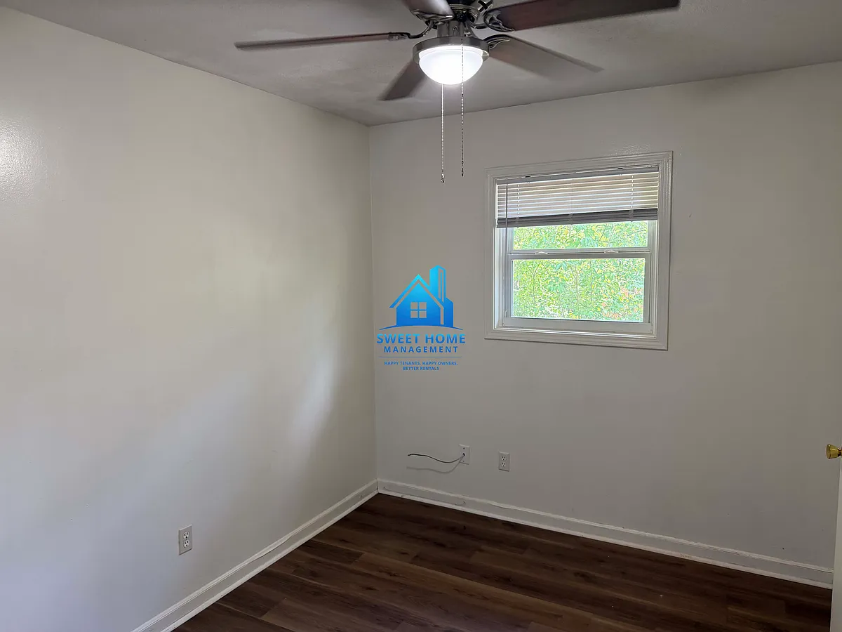 Building Photo - 1068 Valencia Dr