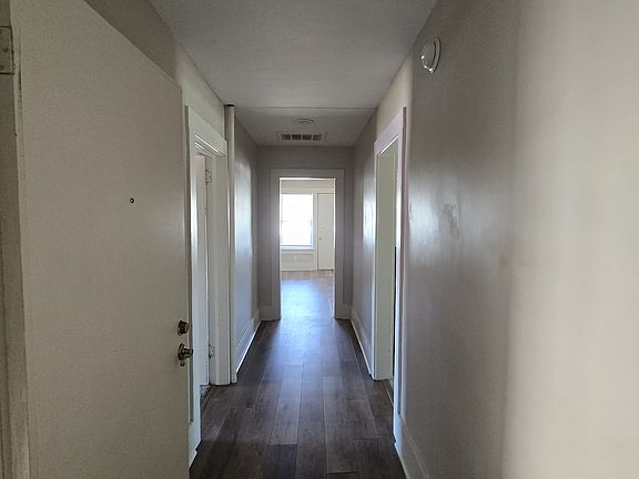 4th image of 1007 W Maple St #3