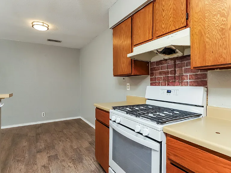6801 Stonleigh Pl #B — Photo 23