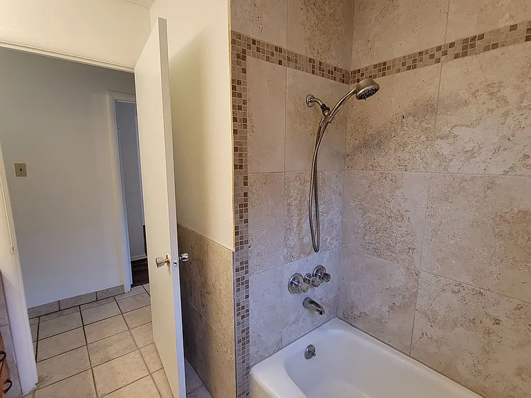 1000 Springdale Rd — Photo 24