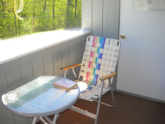 Balcony/porch with storage 