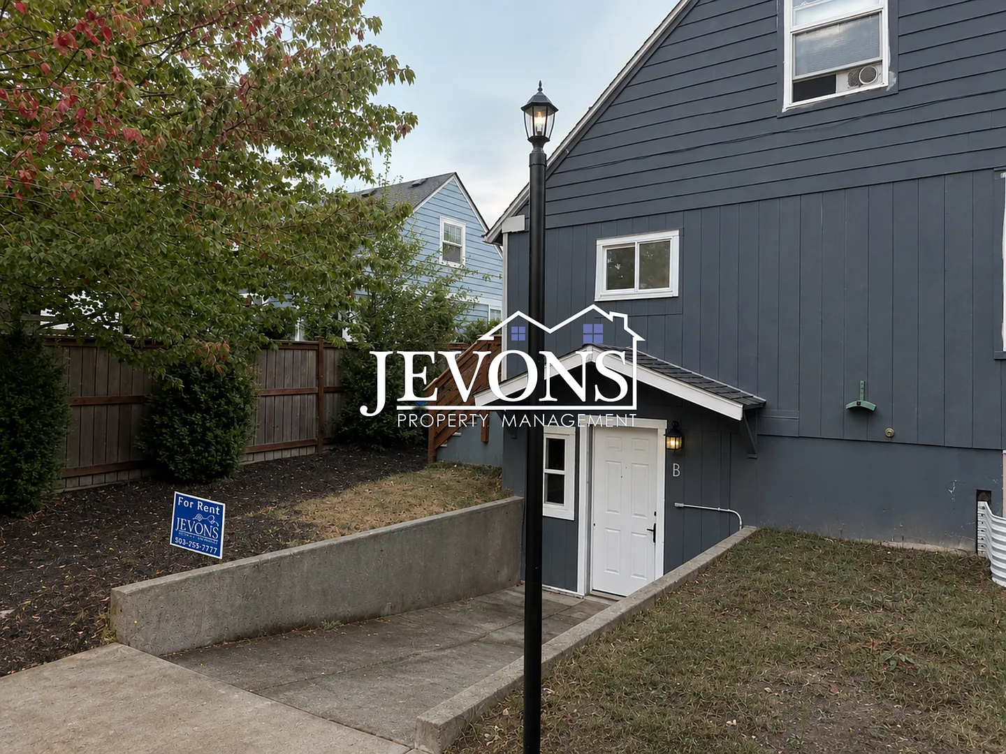 630 N Skyline Dr Tacoma, WA 98406 — Photo 2