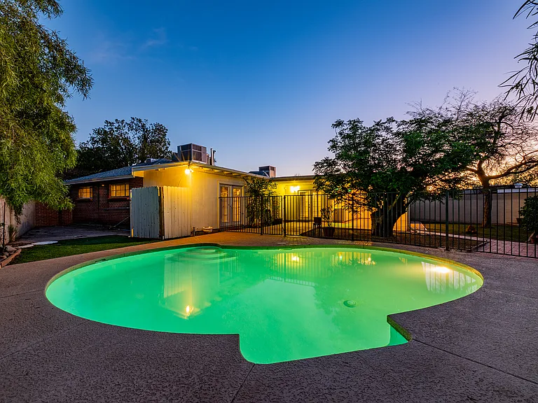 2827 E La Cienega Pl — Photo 35
