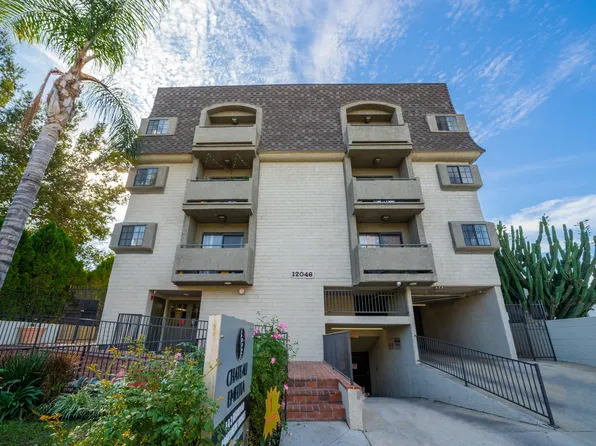 Chateau Emelita Apartments