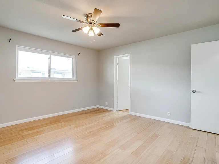 109 SE Dian St — Photo 6