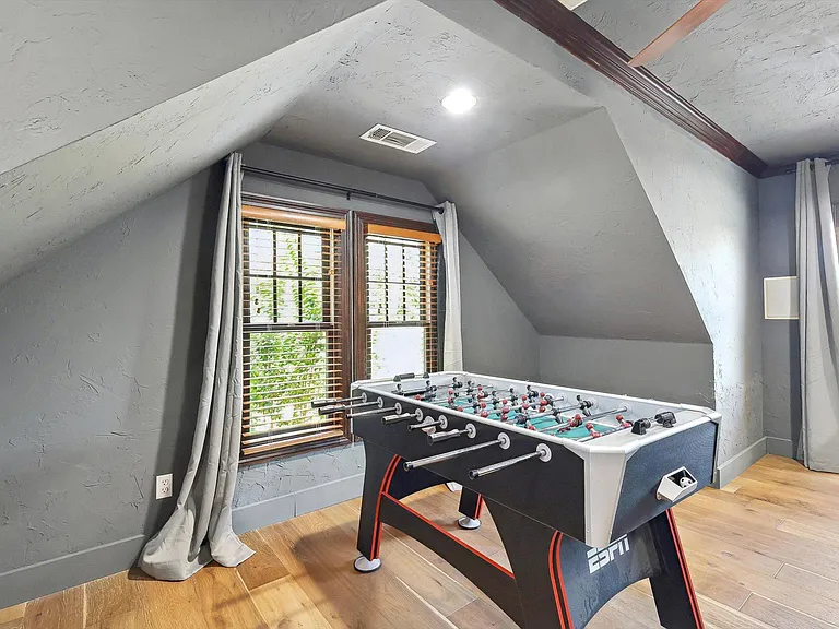 204 Covey Ln — Photo 31