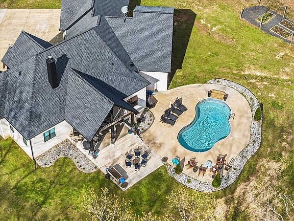 2nd image of 1895 Mount Carmel Rd