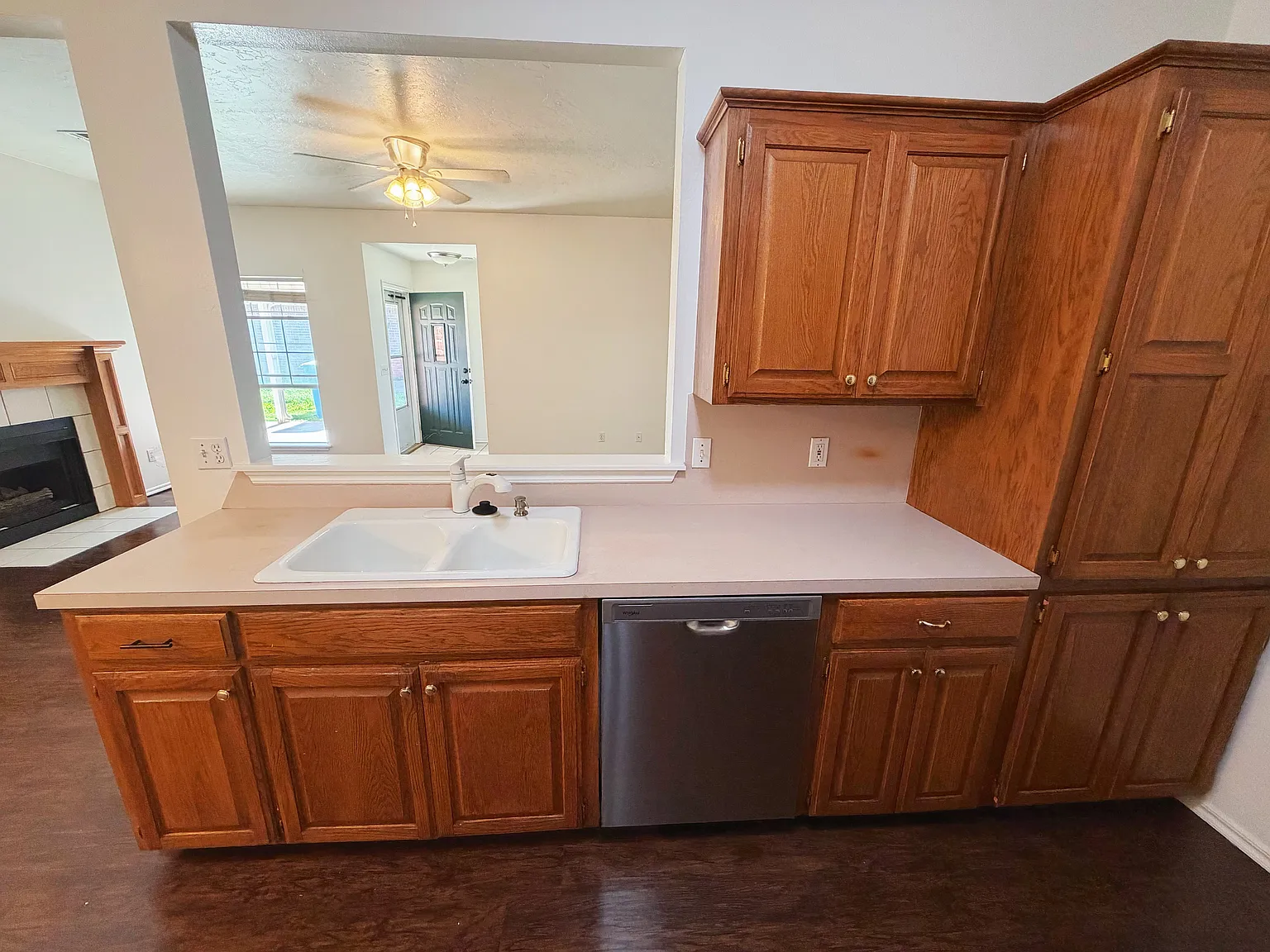3 bed, 1331 sqft, $1,600 — Photo 2