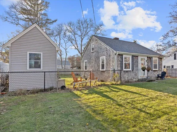 17 Bayberry Road, Buzzards Bay, MA 02532