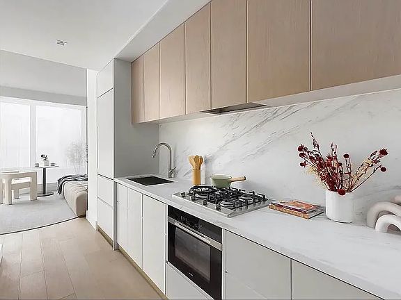 4th image of 208 Delancey St #4F