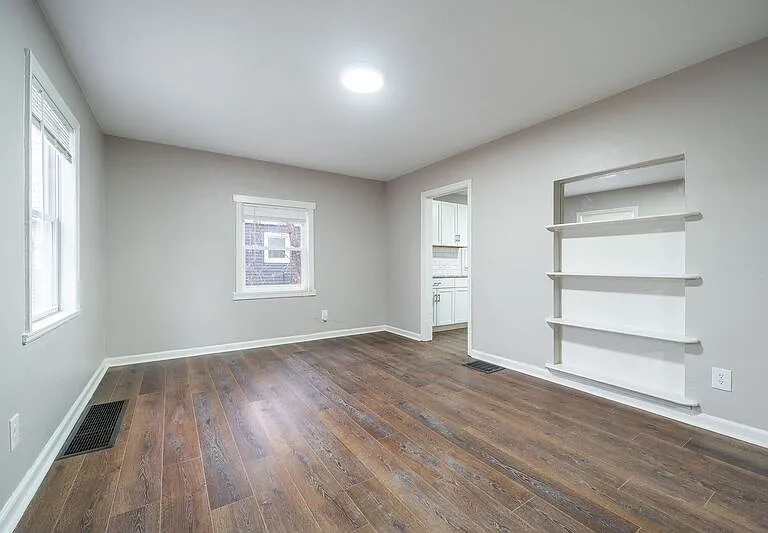 771 E Tulane Rd — Photo 4